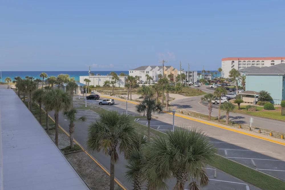 Seacrest 413 is a 2 BR Gulfside on Okaloosa Island by RedAwning