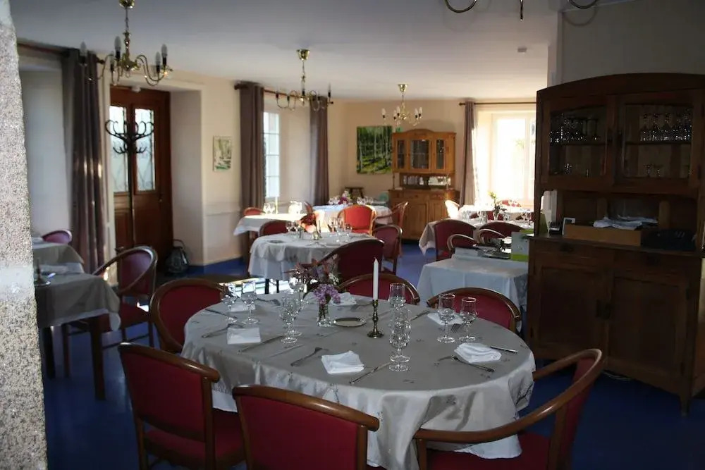 Hotel Saint julien aux bois