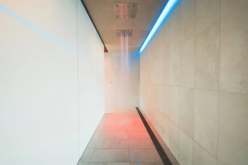 Stylish Luxurious Apt w Pool & Gym ID214