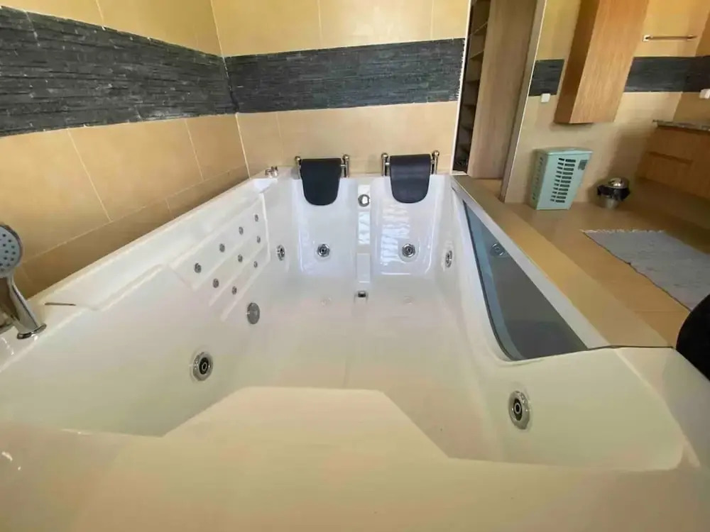 Fare Avea in Mahina With 3 Bedrooms and 2 Bathrooms
