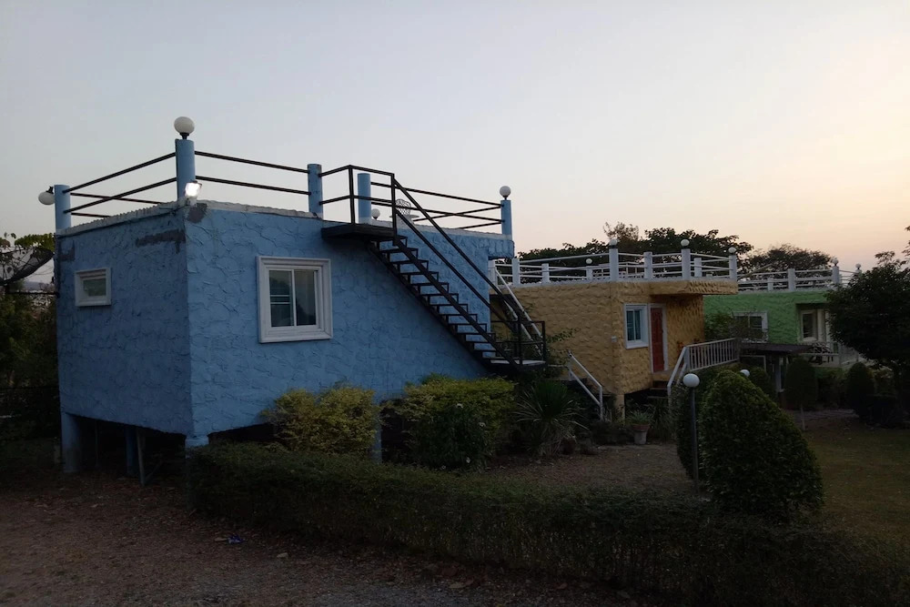 See Throught Resort