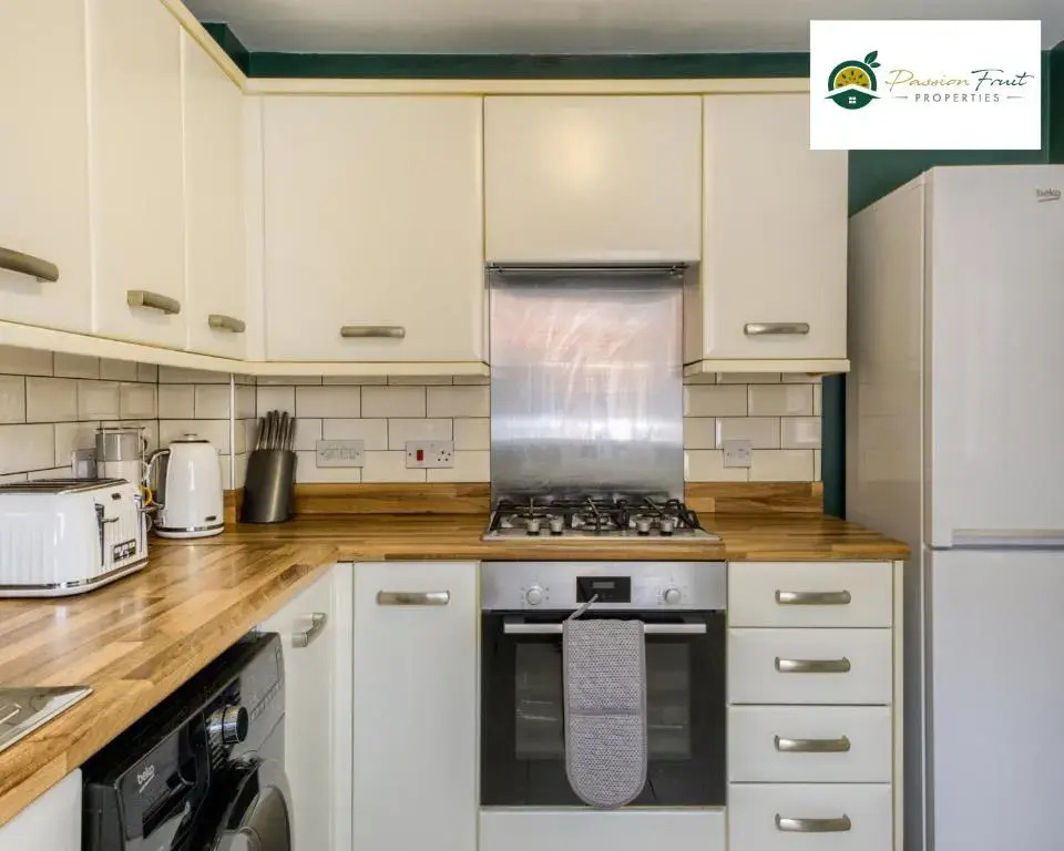 3 Bedroom Coventry House By Passionfruitproperties With Free Wi-fi, Driveway & Garden- 26WWC