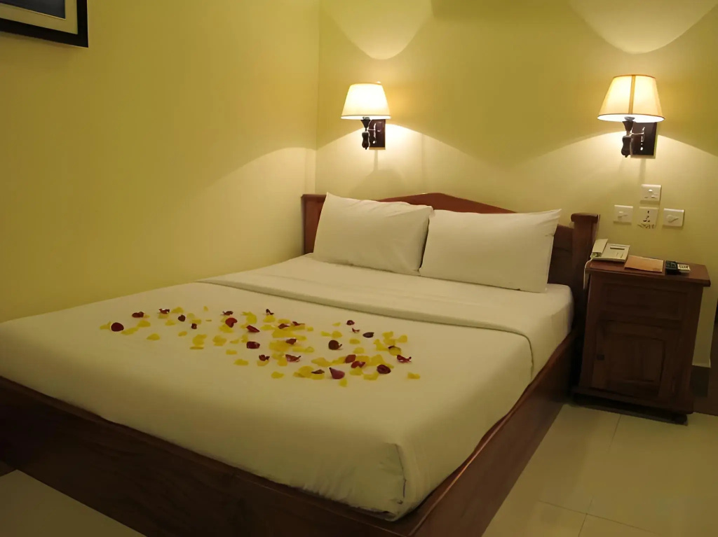 Golden House International Hotel