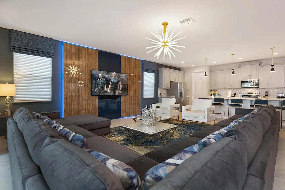 Sr006v: 8 Bed, Incredibles, Fashionista, Pool, Shuffle Board