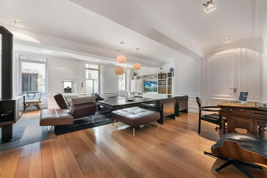 Le N 10 - Grand appartement de 200 m2 avec patio de 35 m2 en Vieille Ville