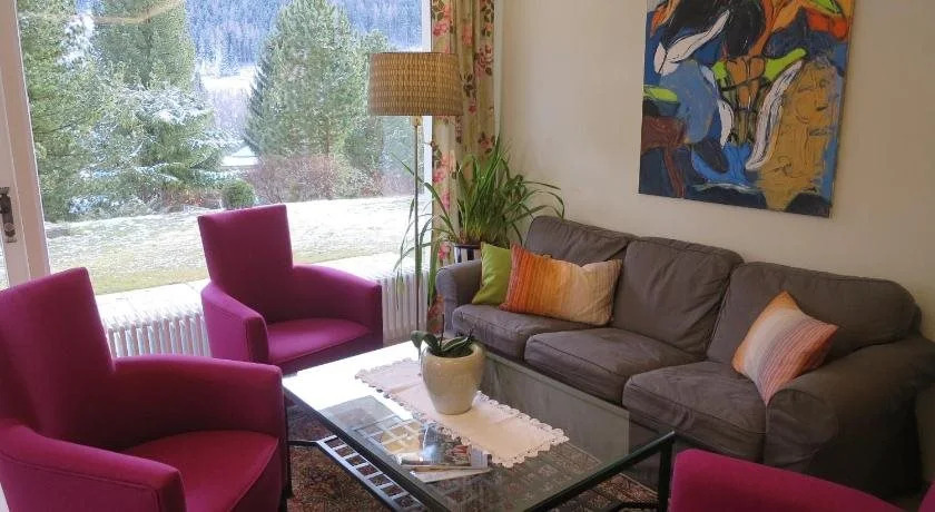 Gästehaus Schusser an der Therme, Frühstück, Doppelzimmer und Ferienwohnung