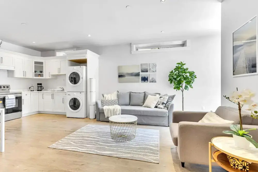 Vancouver West Cozy Retreat by Host Launch