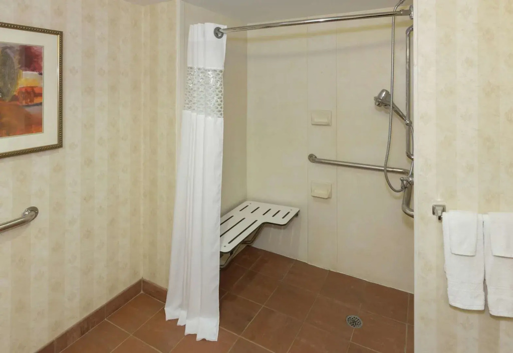 Hampton Inn & Suites Cleveland-Beachwood