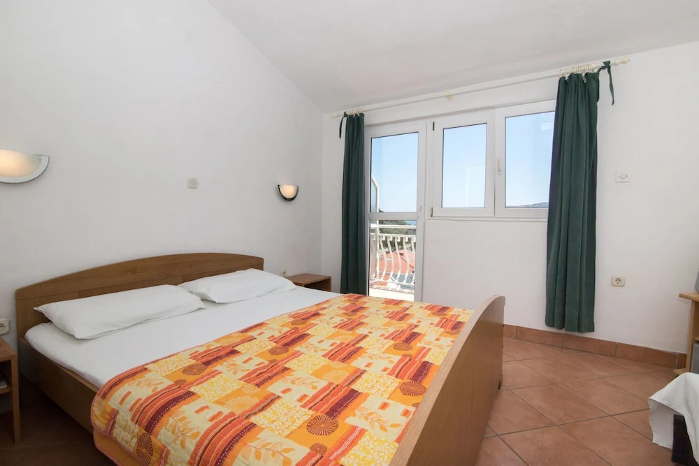 Apartments Jakov