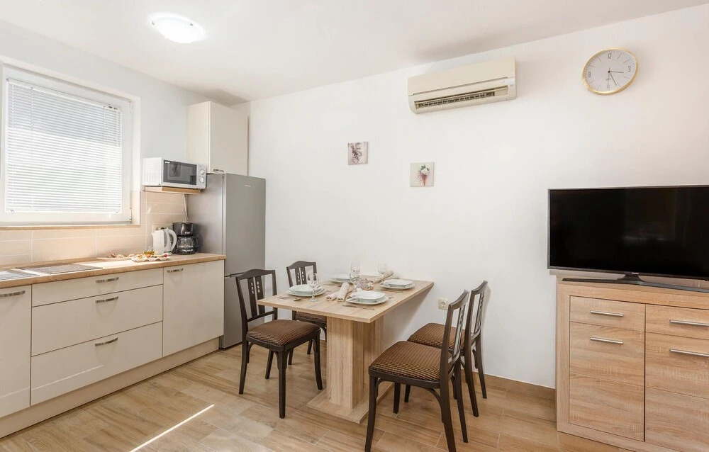 1 Bedroom Beach Front Home In Malinska