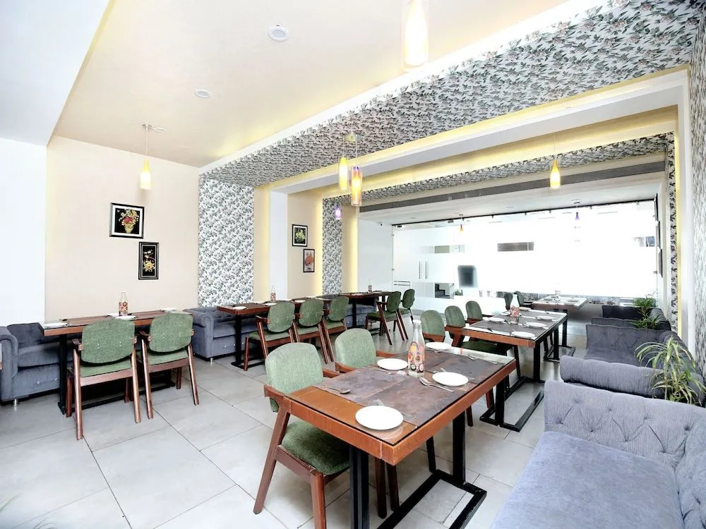 OYO 7100 Hotel Crossroads