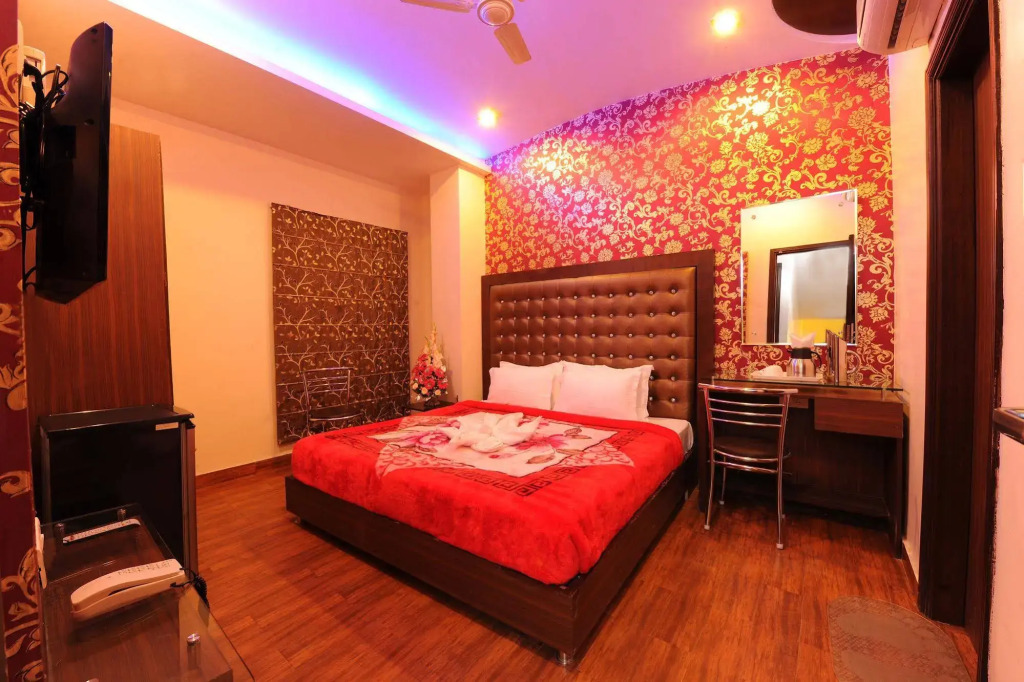 Hotel Pearl Inn & Suites