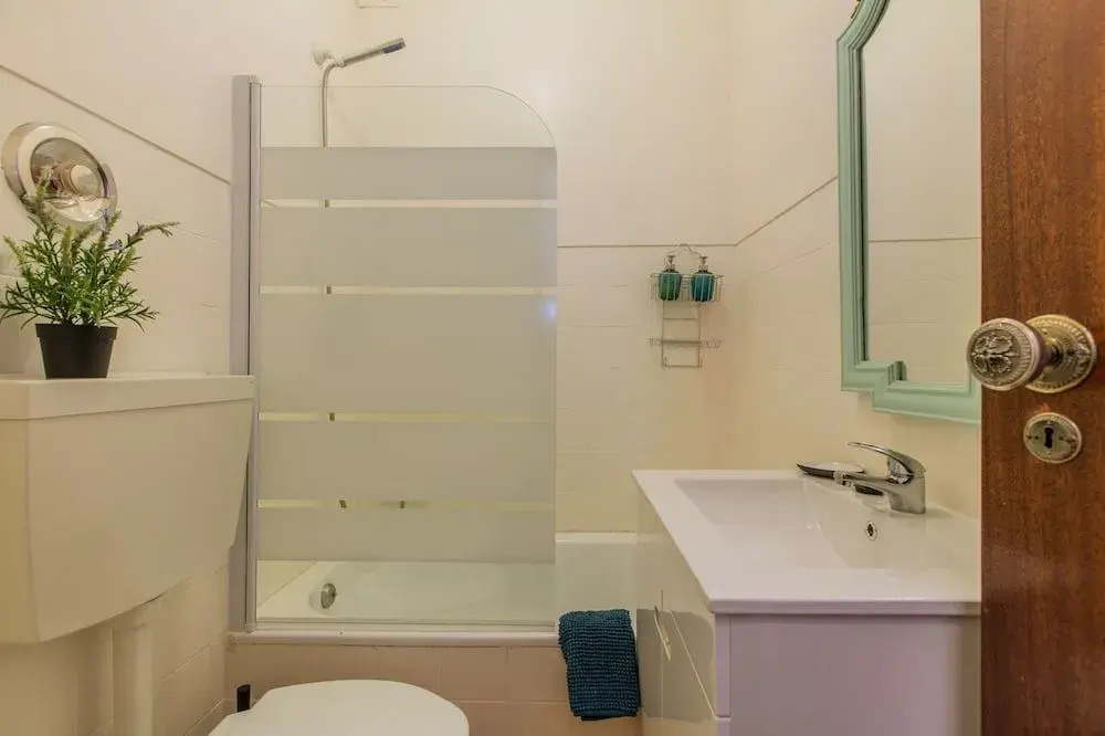 Light Filled Apartment + Free Pick-Up, By TimeCooler