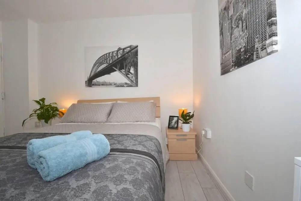 Charming 5-bed House in City Center and Car Park