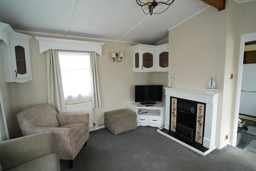 Caravan-sleeps 5-pets Ok-parking-linen Incl