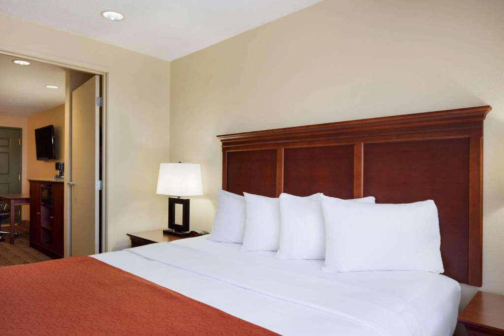 Country Inn & Suites by Radisson, Macedonia, OH