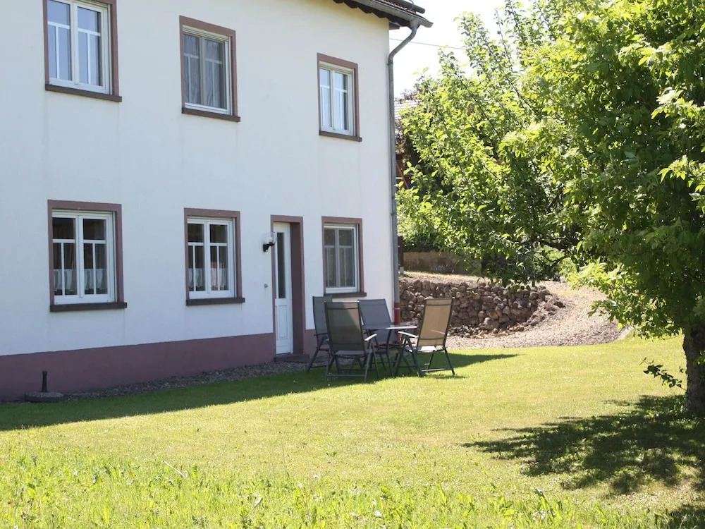 Cozy Apartment in Rommersheim near Forest