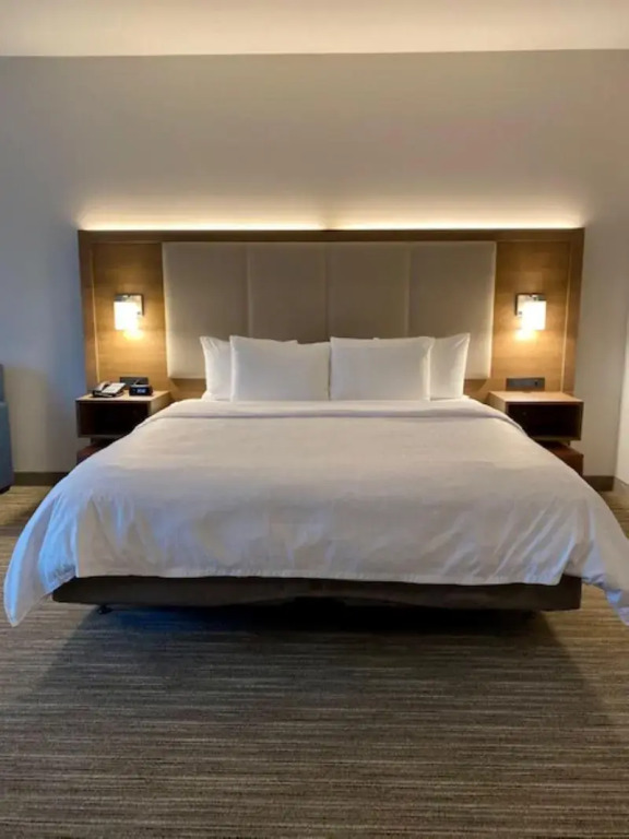 Holiday Inn Express & Suites - The Dalles by IHG