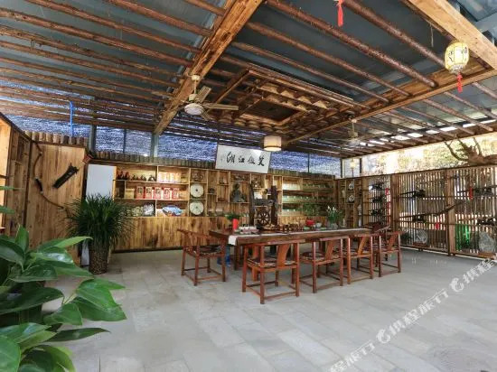 Huashan Outdoor Theme Hotel