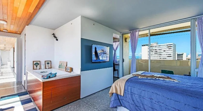 Diamond Head Beach Hotel