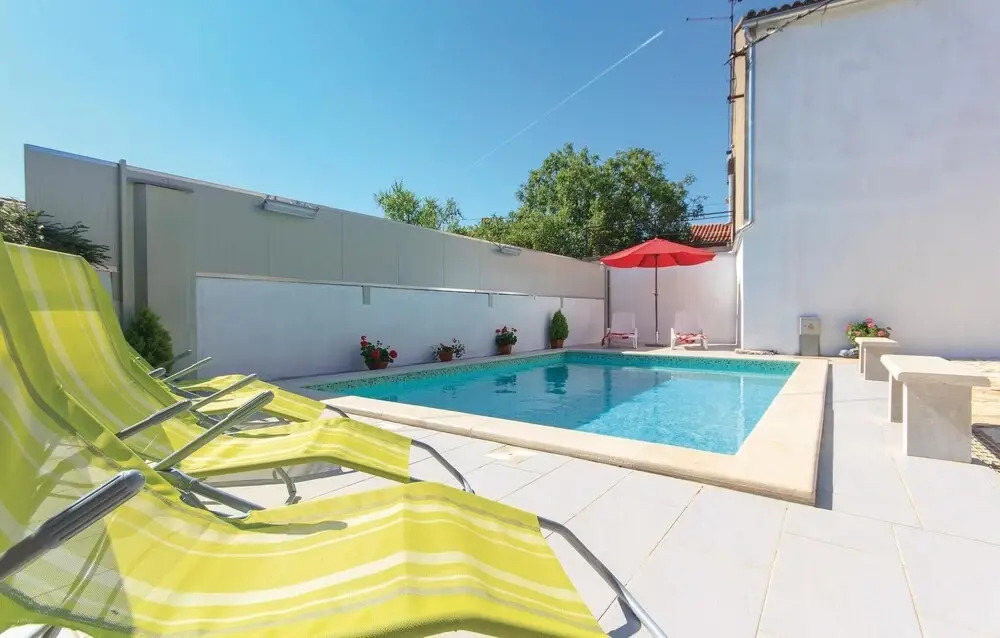 Stunning Home in Stifanici With Wifi and 3 Bedrooms