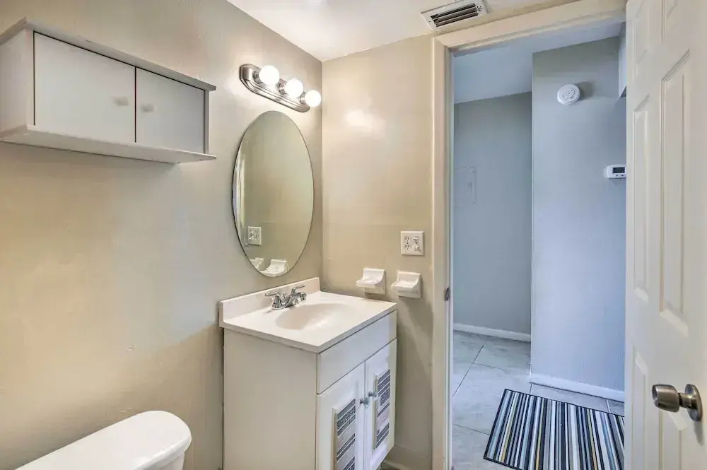 Walk to Beach & Dining: Sunny St Pete Condo!