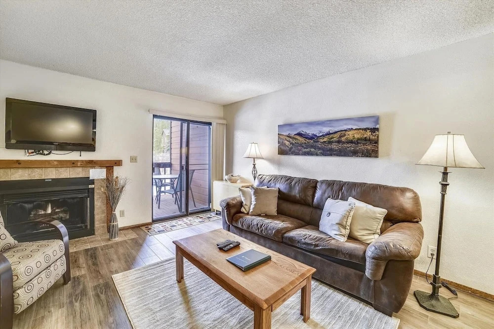 Mountainside  155a 2 Bedroom Condo by RedAwning