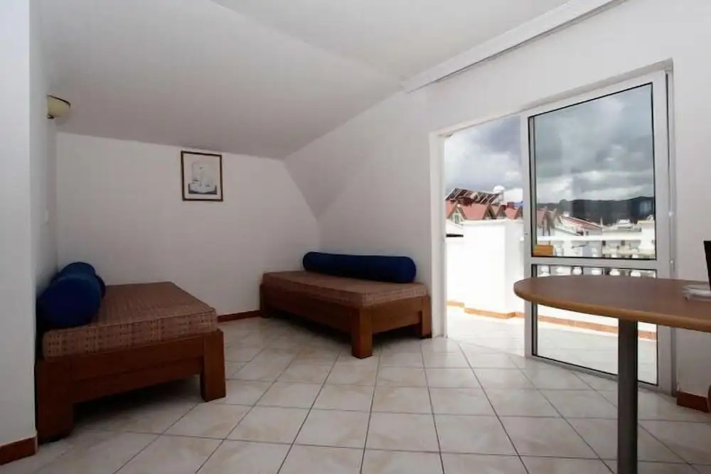 Blue Lagoon Apart Hotel