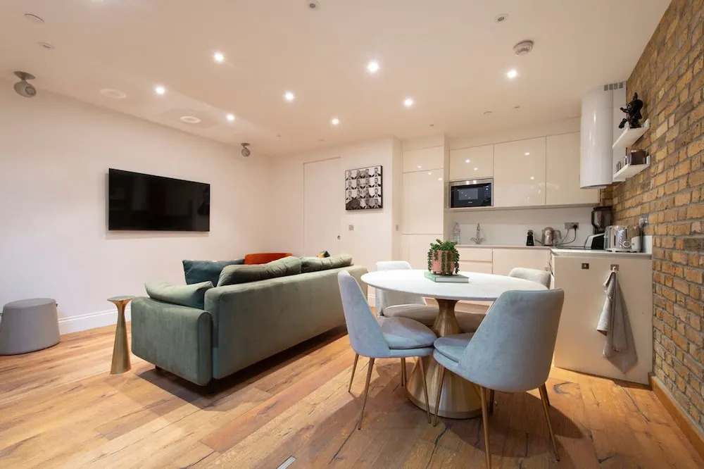 Unbeatable Location Luxury 2bed 2bath Apartment