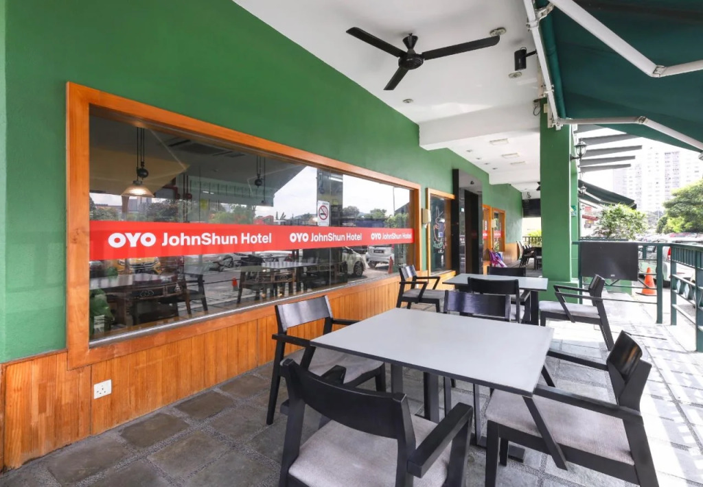 OYO 324 Johnshun Hotel
