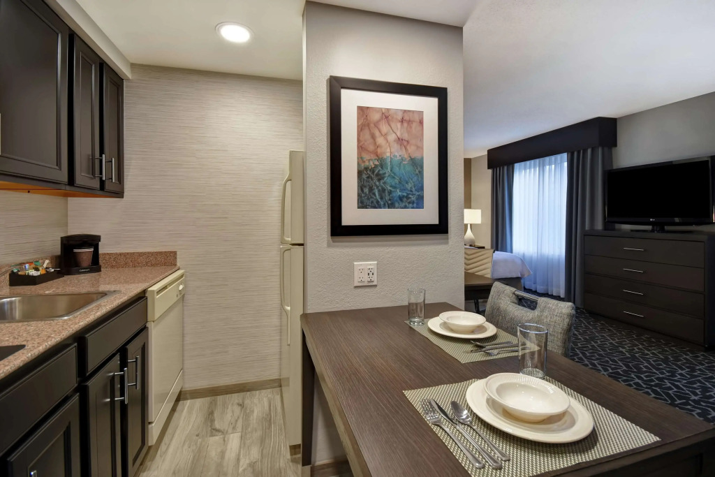 Homewood Suites by Hilton Edgewater-NYC Area