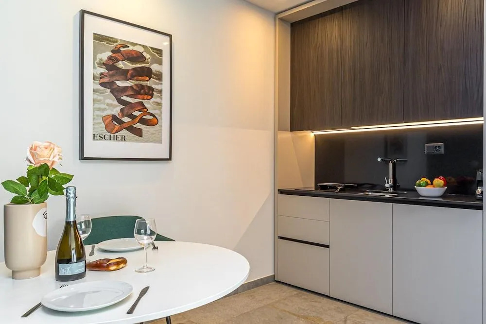 Icon H 302 Suite Micro-living