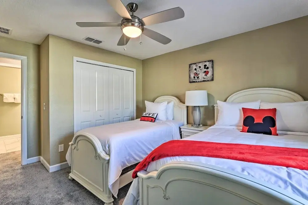 ~ 6 Mi to Disney: Kissimmee Retreat w/ Pool!