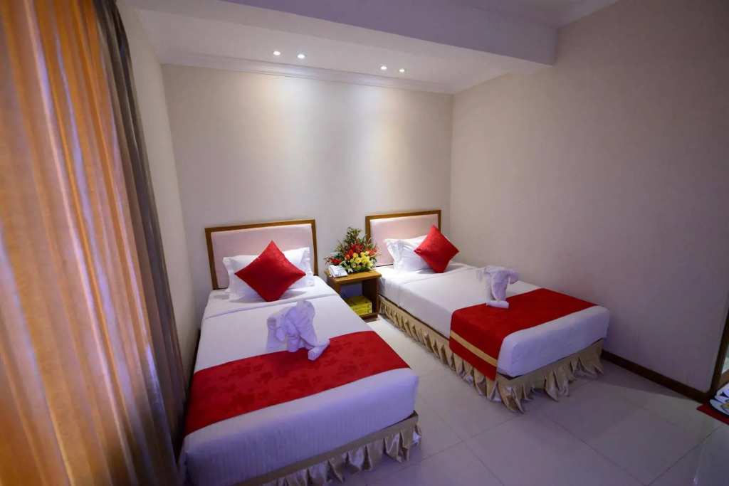 Yadanar Theingi Hotel