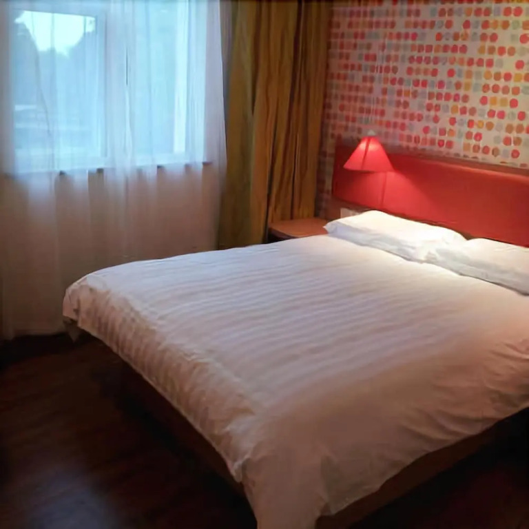 Home Inn (Hangzhou East Railway Station West Square Xinfeng Road)