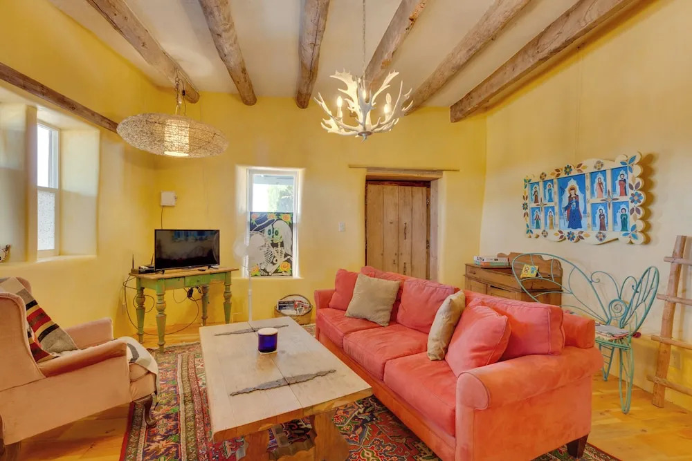 Santa Cruz Home w/ Mountain Views