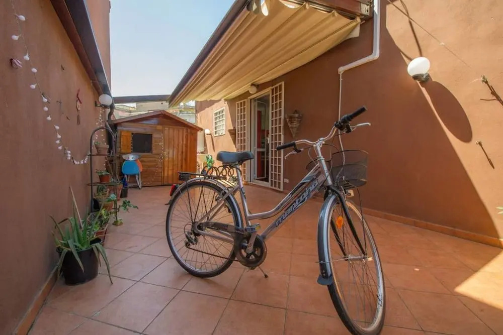 Nice and Colorful 2 bed Flat Near San Giovanni