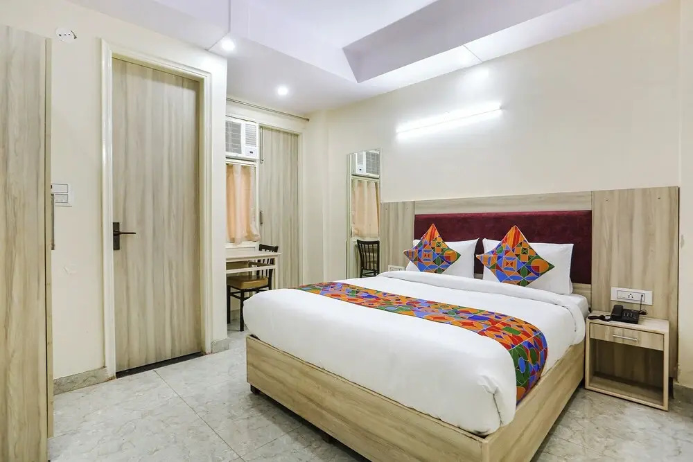 Fabhotel Taugan Inn