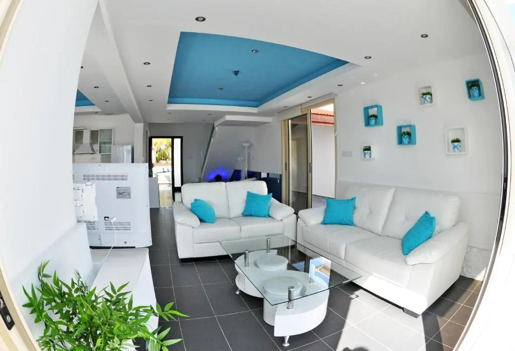 Villa Waves