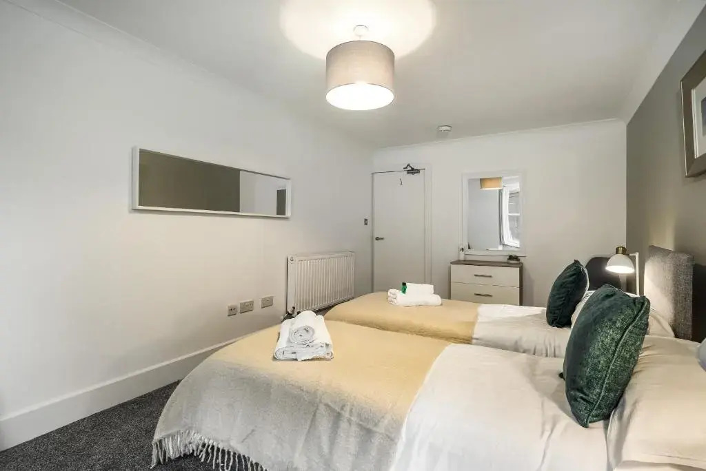 Renfrew Residence Central Glasgow 4-Bed Flat