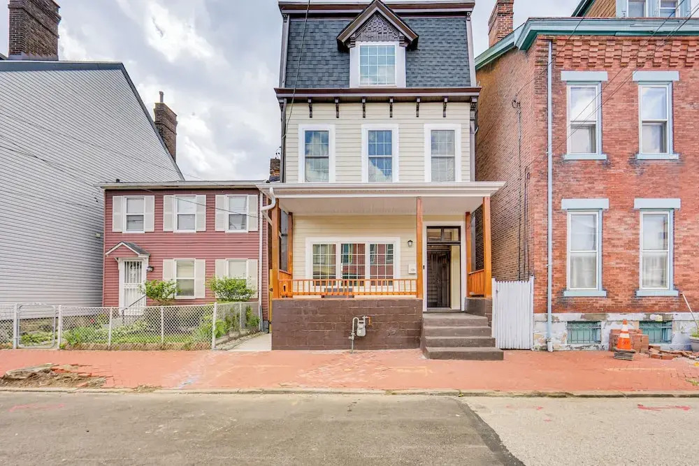 Pittsburgh Home w/ Skyline Views: Walk to Stadium!