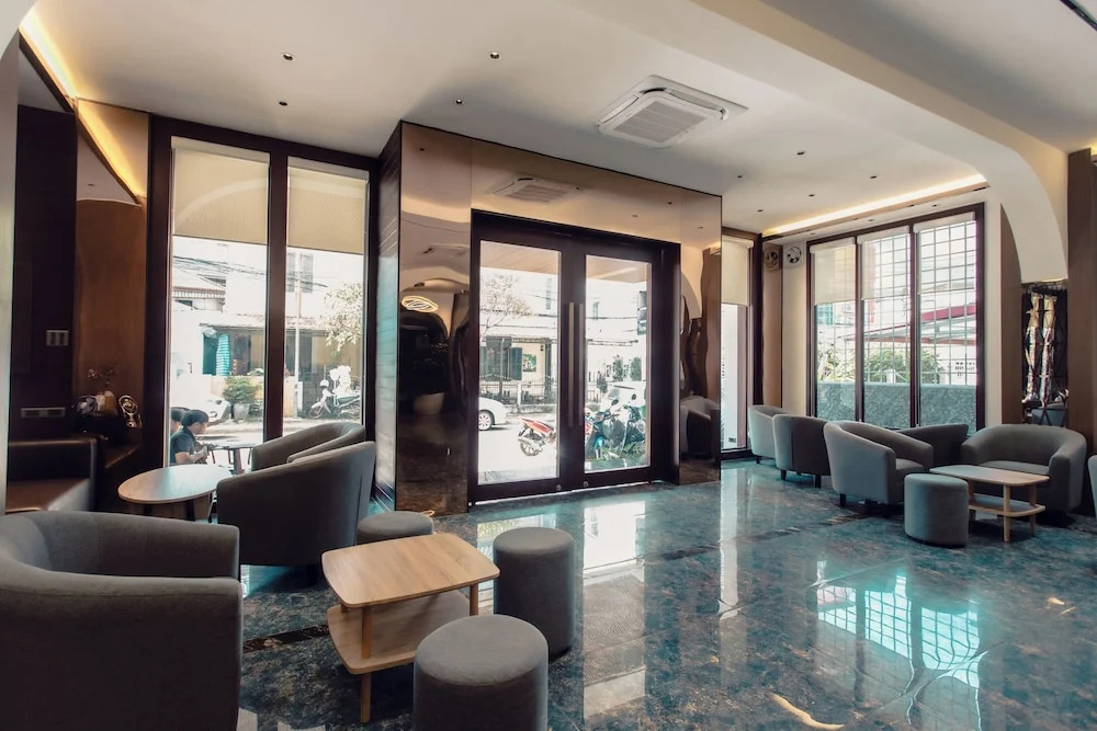 Riverside Hotel