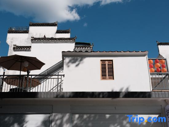 Wuyuan Treeside Camphor House