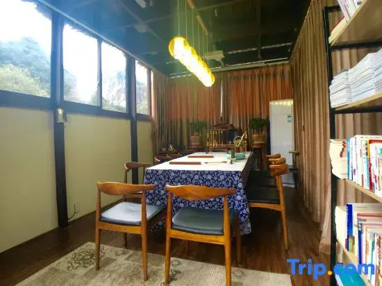 Yaqiu Courtyard Featured Hostel