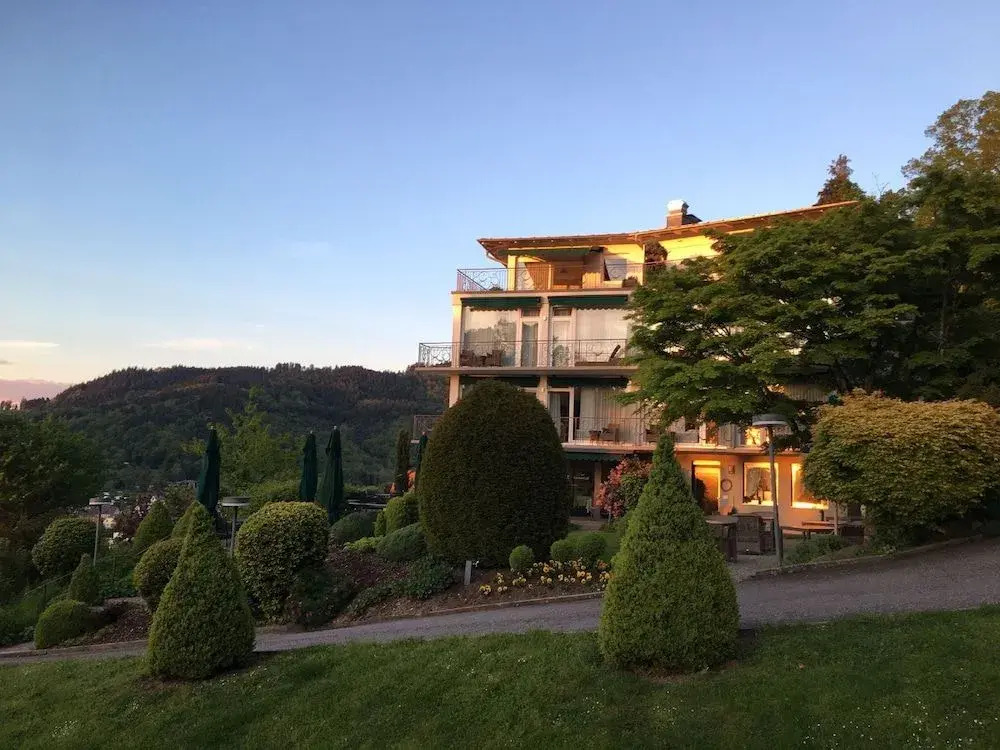 DAS SCHLOSSBERG - Boutique Hotel im Park- Nahe der Therme
