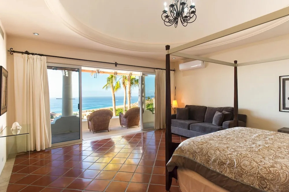 Luxury 5BR Villa, Sleeps 14 W/ocean View: Villa Perla de Law