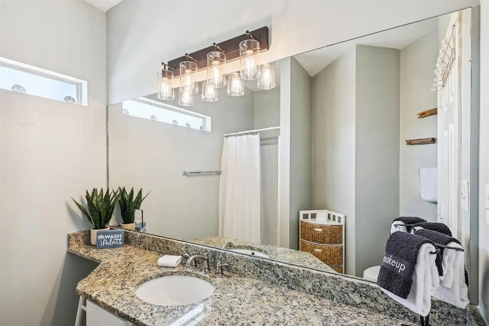 SPC 9232 is a Beautiful recently upgraded 2 BR with Free Beach Service by RedAwning
