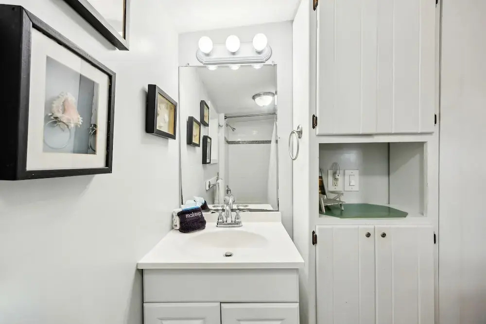 Spacious Beachfront Duplex - Top Floor - Dog Friendly 124 S Fletcher