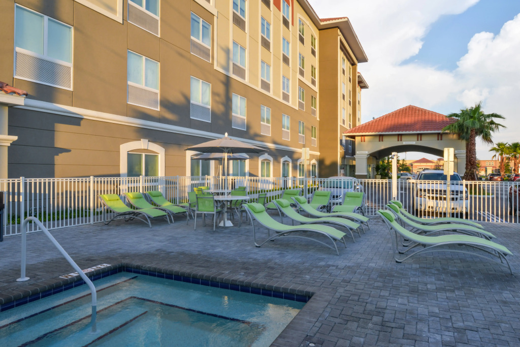 Holiday Inn Express & Suites - St. Petersburg - Madeira Beach by IHG