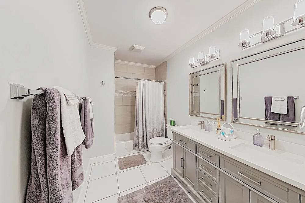 New Listing! Designer Beach W/ Bikes 3 Bedroom Home